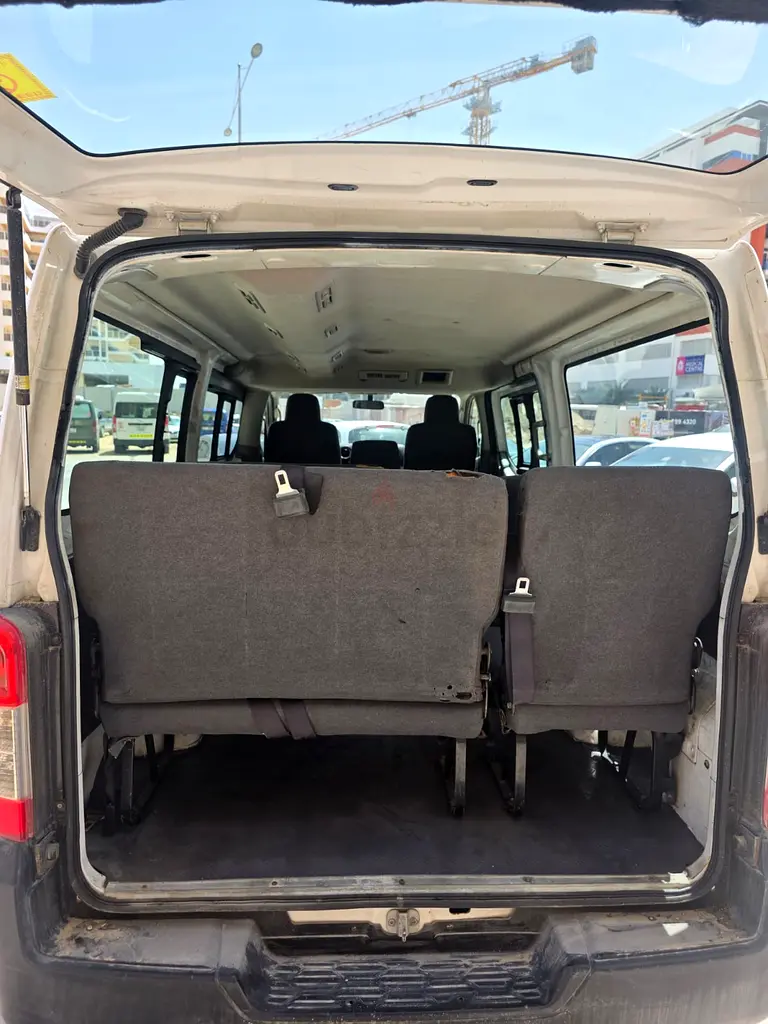 Nissan urvan 13 seater good condition - Image 9