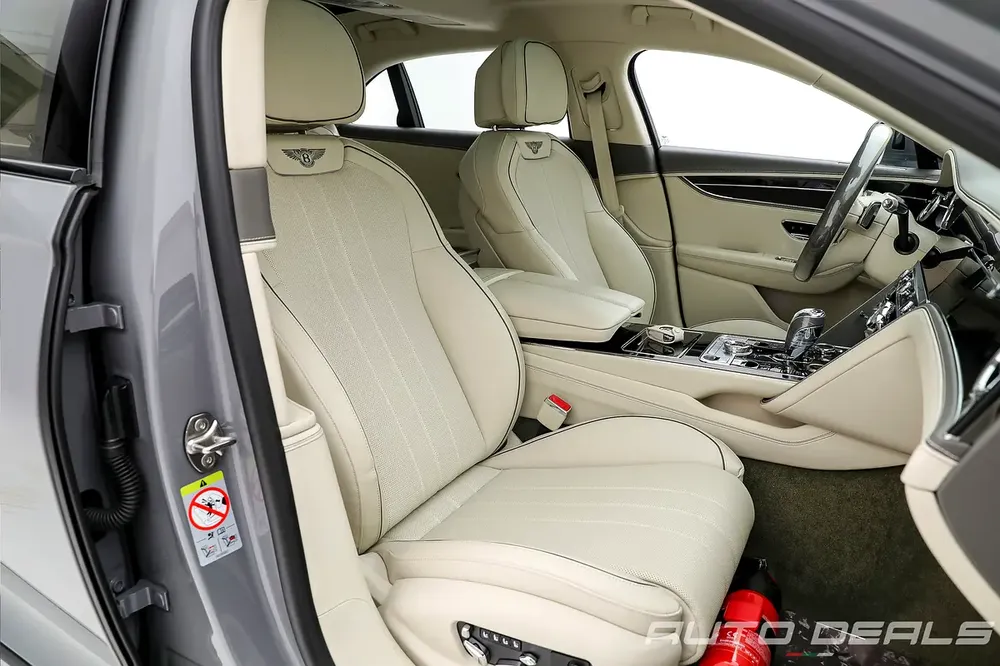 2023 Bentley Flying Spur V8 | GCC Specs | Under Warranty | Very Low Mileage | 4.0L V8 - Image 17