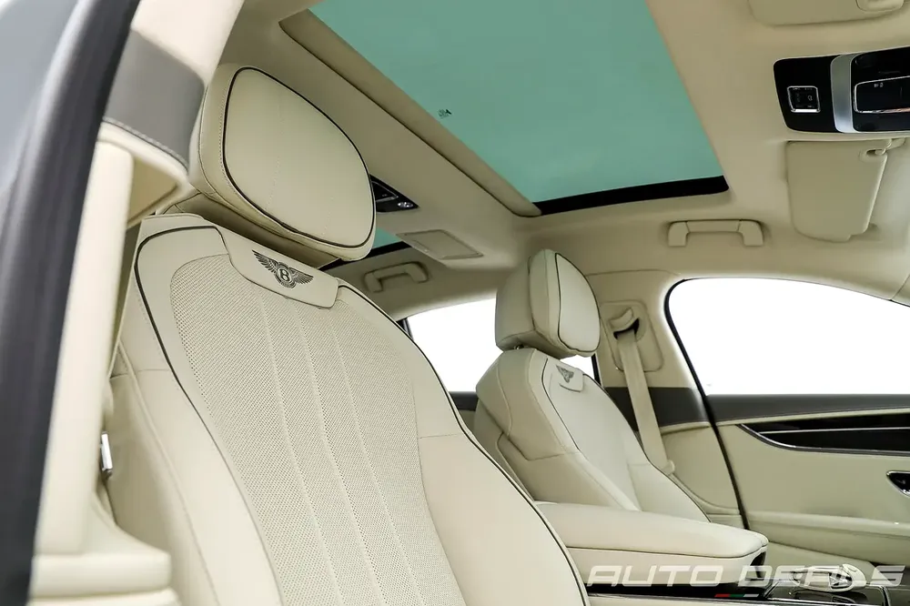 2023 Bentley Flying Spur V8 | GCC Specs | Under Warranty | Very Low Mileage | 4.0L V8 - Image 18
