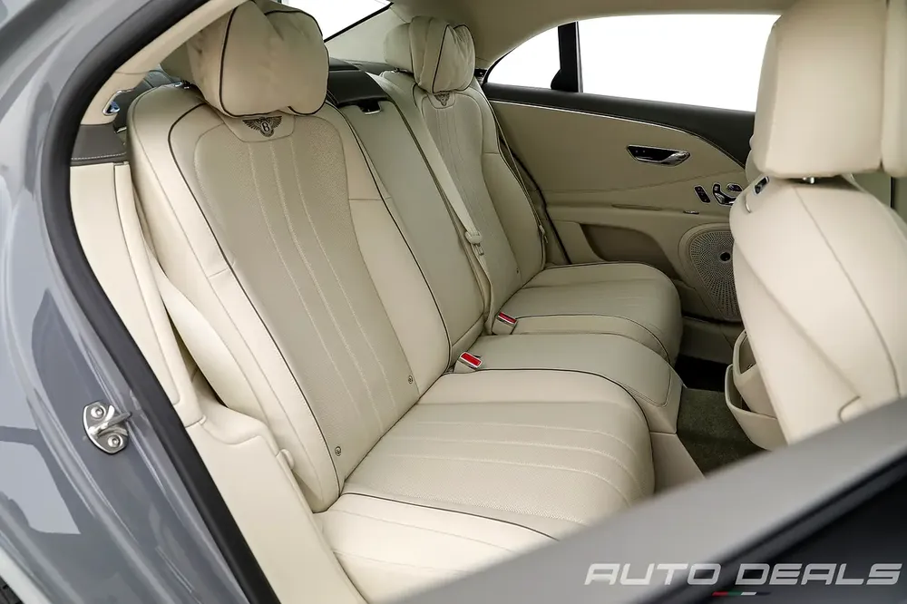 2023 Bentley Flying Spur V8 | GCC Specs | Under Warranty | Very Low Mileage | 4.0L V8 - Image 19