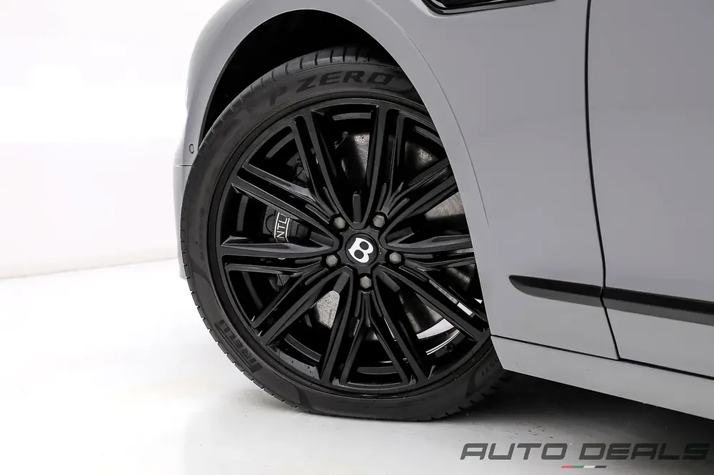 2023 Bentley Flying Spur V8 | GCC Specs | Under Warranty | Very Low Mileage | 4.0L V8 - Image 9