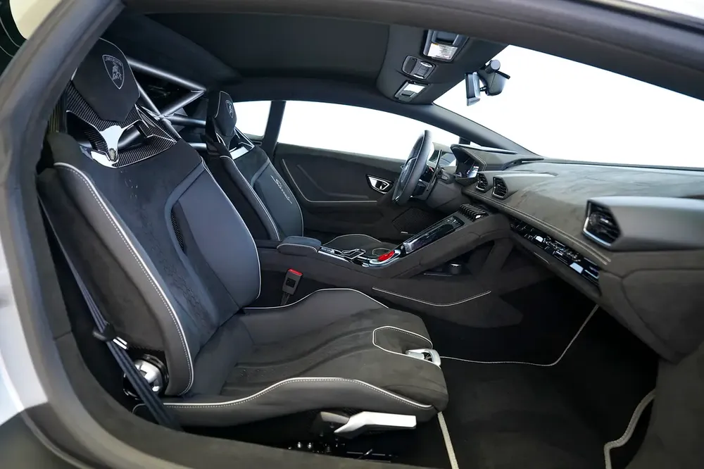 HURACAN STERRATO | CARBON TRIM INTERIOR | ALCANTARA SEATS | WARRANTY AVAILABLE - Image 11