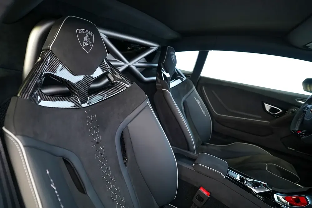 HURACAN STERRATO | CARBON TRIM INTERIOR | ALCANTARA SEATS | WARRANTY AVAILABLE - Image 12