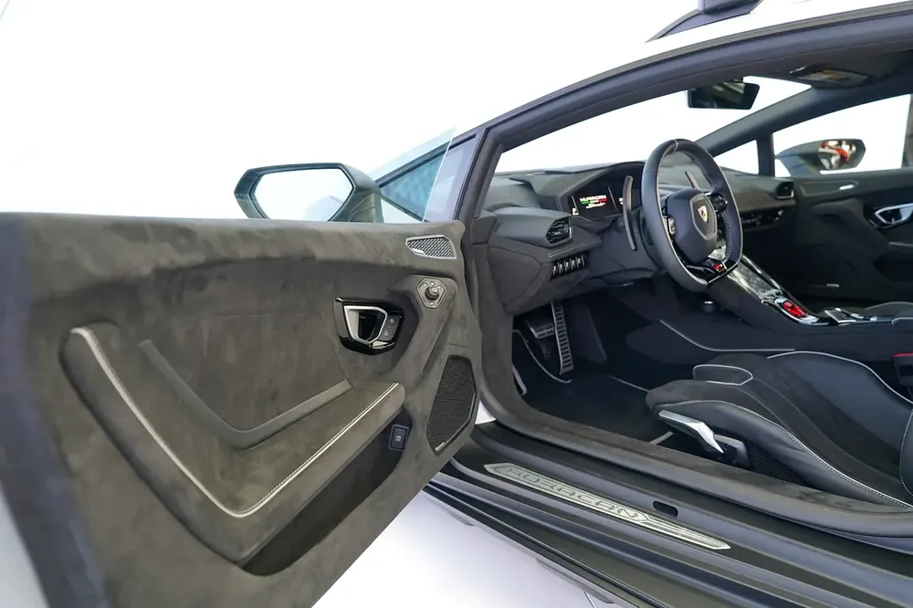 HURACAN STERRATO | CARBON TRIM INTERIOR | ALCANTARA SEATS | WARRANTY AVAILABLE - Image 8