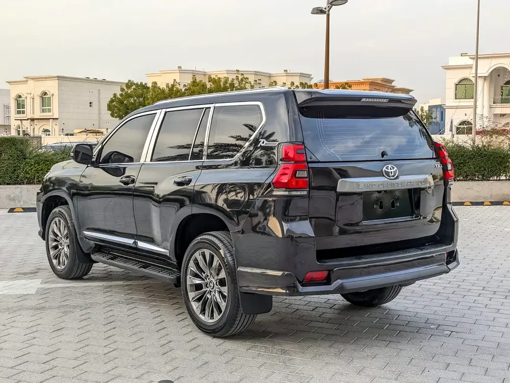 TOYOTA PRADO 2020 V4 2.7L GCC IN EXCELLENT CONDITION - Image 12