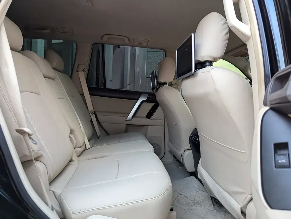 TOYOTA PRADO 2020 V4 2.7L GCC IN EXCELLENT CONDITION - Image 4