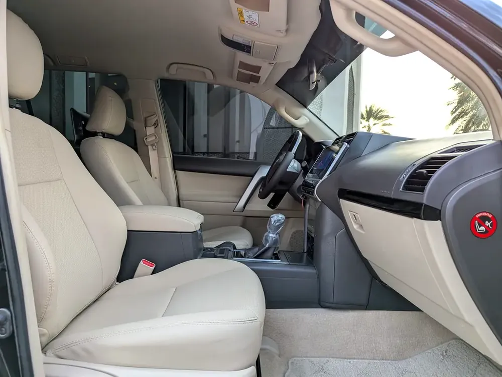 TOYOTA PRADO 2020 V4 2.7L GCC IN EXCELLENT CONDITION - Image 6