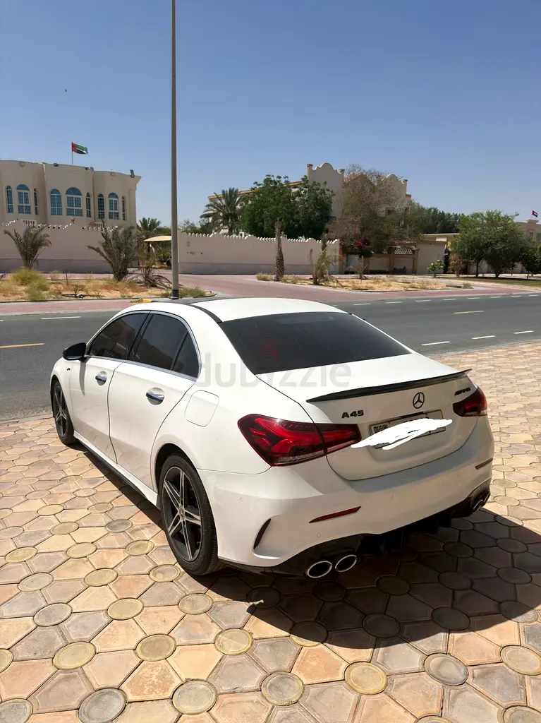 Mercedes-Benz A-Class A 220 4MATIC 2022 - American Specs - GCC Car - Image 4