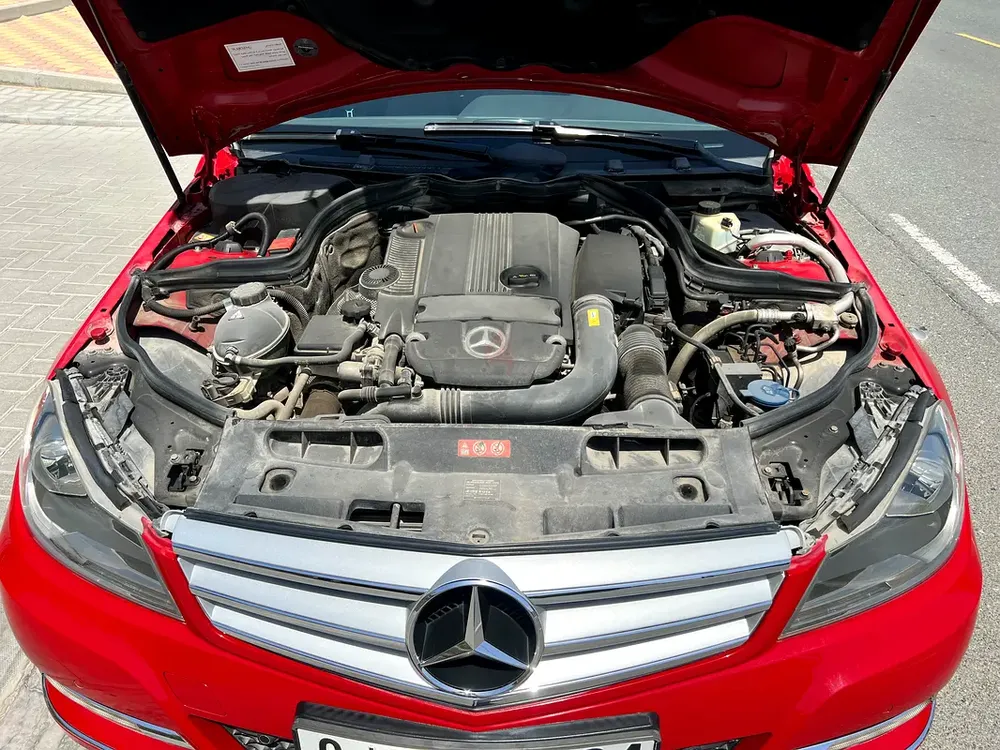 2013 Mercedes-Benz C200 GCC Specs - Excellent Condition - Image 10
