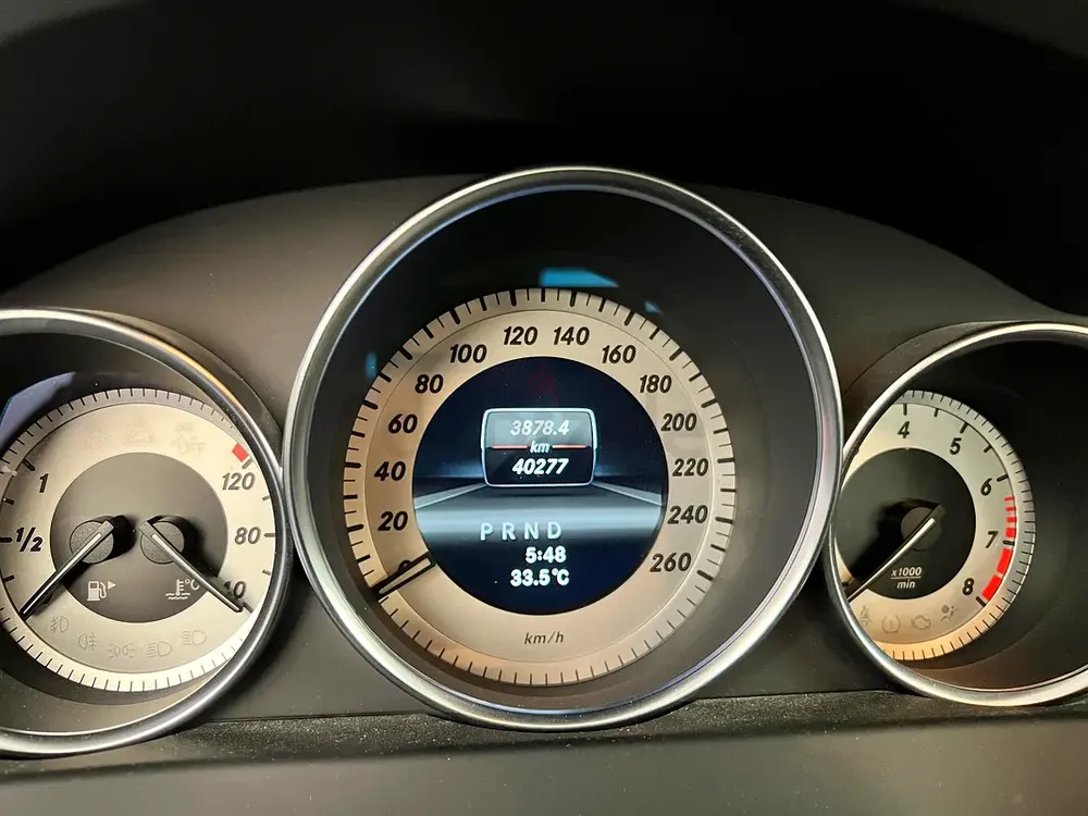 2013 Mercedes-Benz C200 GCC Specs - Excellent Condition - Image 11