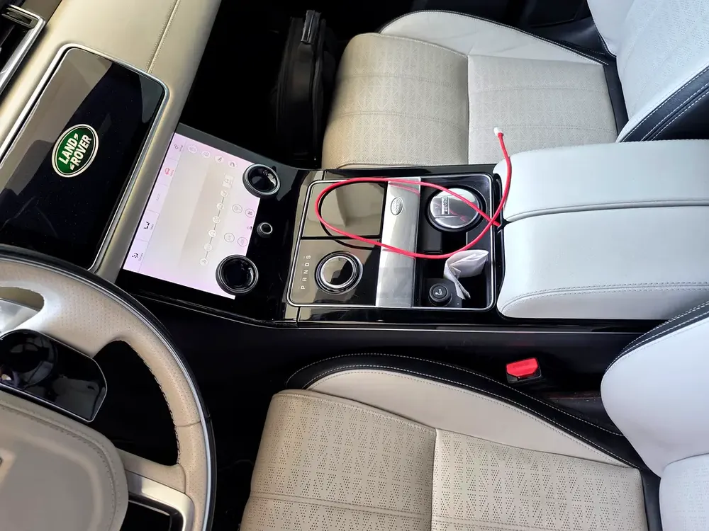 2019 Land Rover Range Rover Velar P380 SE - GCC Specs New tyre in warranty - Image 10