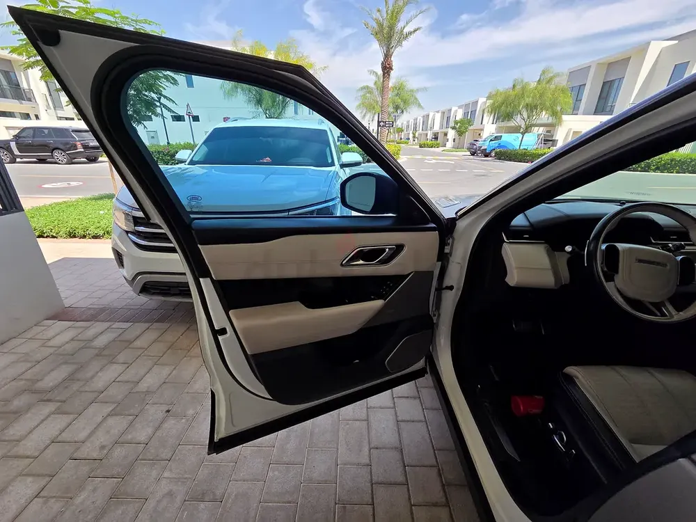 2019 Land Rover Range Rover Velar P380 SE - GCC Specs New tyre in warranty - Image 4
