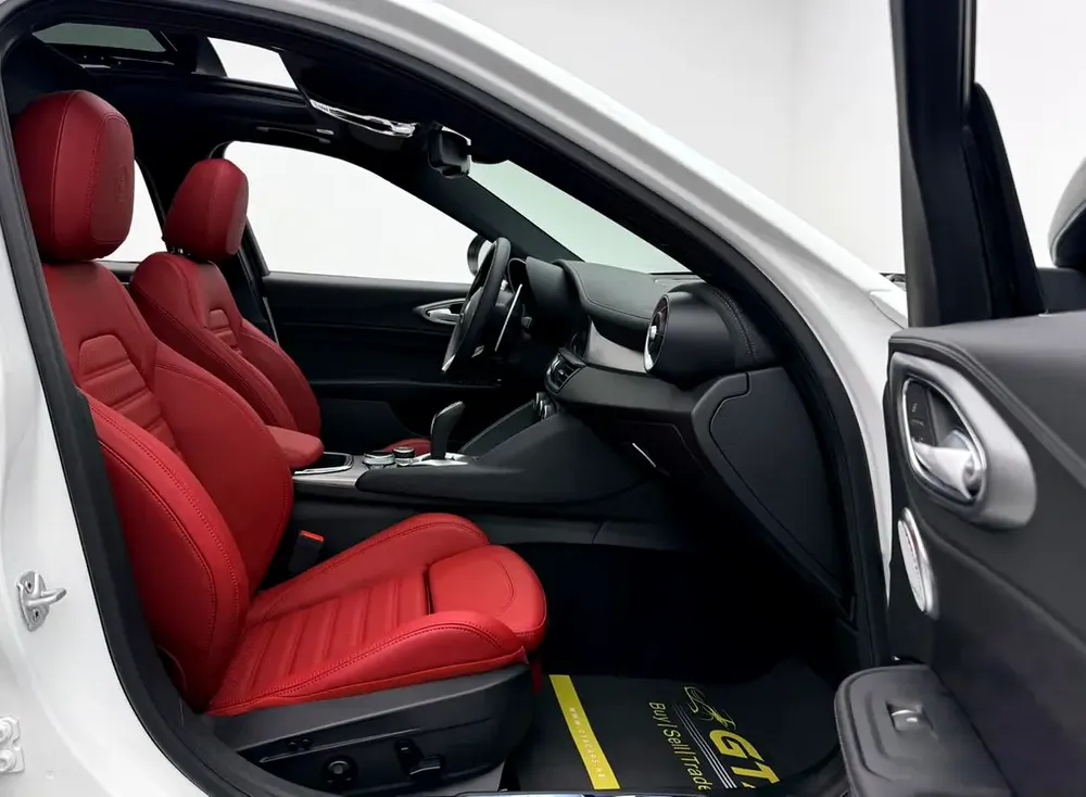 2025 Alfa Romeo Giulia Veloce Q2, 5 Years Alfa Warranty + Service Pack, Delivery Kms, GCC - Image 10