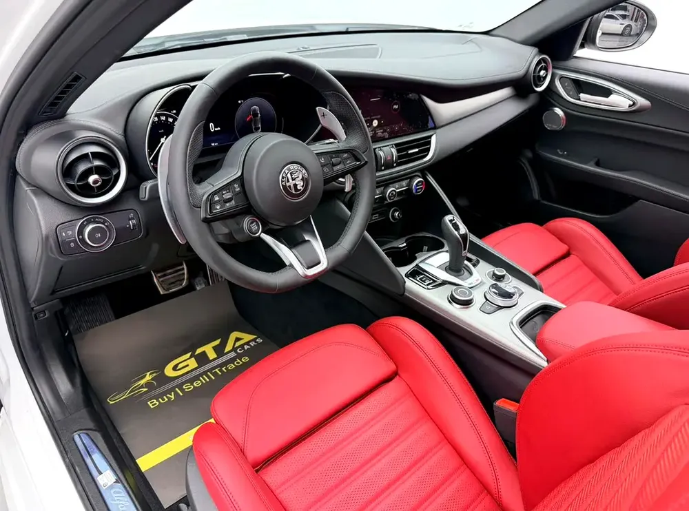 2025 Alfa Romeo Giulia Veloce Q2, 5 Years Alfa Warranty + Service Pack, Delivery Kms, GCC - Image 11