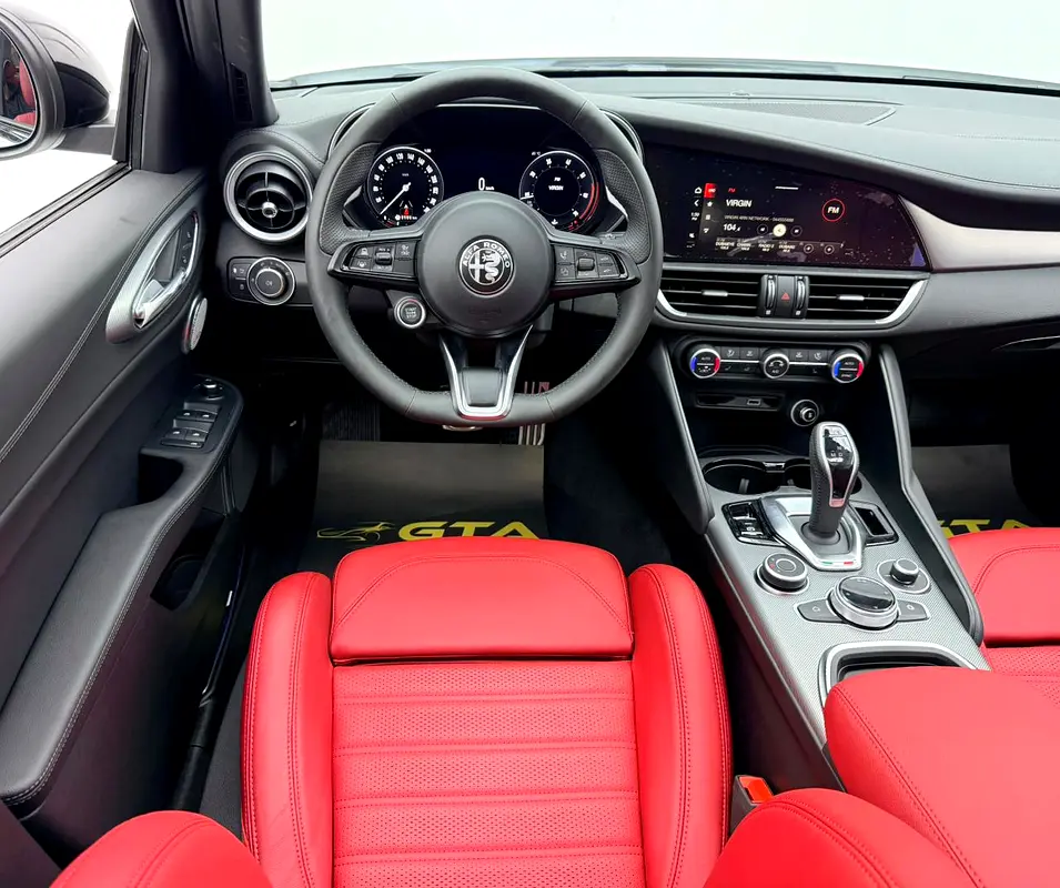 2025 Alfa Romeo Giulia Veloce Q2, 5 Years Alfa Warranty + Service Pack, Delivery Kms, GCC - Image 15