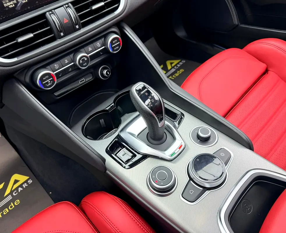 2025 Alfa Romeo Giulia Veloce Q2, 5 Years Alfa Warranty + Service Pack, Delivery Kms, GCC - Image 17