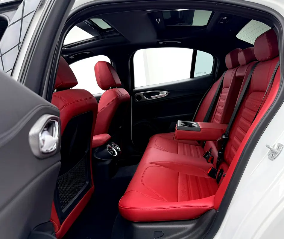 2025 Alfa Romeo Giulia Veloce Q2, 5 Years Alfa Warranty + Service Pack, Delivery Kms, GCC - Image 18