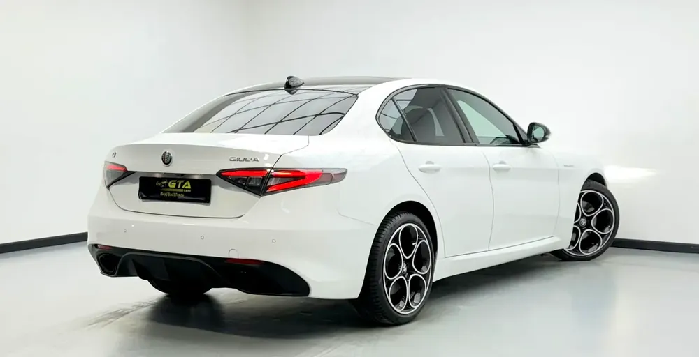 2025 Alfa Romeo Giulia Veloce Q2, 5 Years Alfa Warranty + Service Pack, Delivery Kms, GCC - Image 4