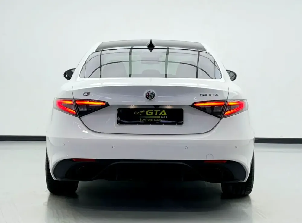 2025 Alfa Romeo Giulia Veloce Q2, 5 Years Alfa Warranty + Service Pack, Delivery Kms, GCC - Image 5