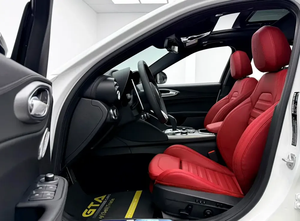 2025 Alfa Romeo Giulia Veloce Q2, 5 Years Alfa Warranty + Service Pack, Delivery Kms, GCC - Image 9