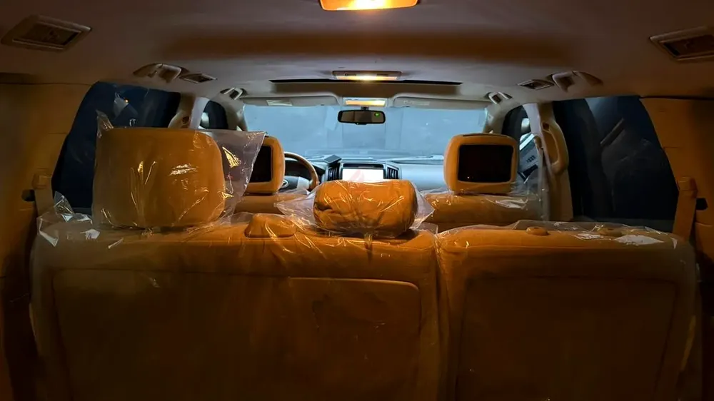 Toyota Land Cruiser GXR 2015 | GCC Specs | Well Maintained - Image 15