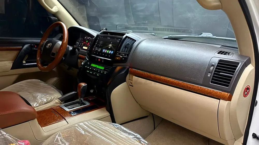 Toyota Land Cruiser GXR 2015 | GCC Specs | Well Maintained - Image 16
