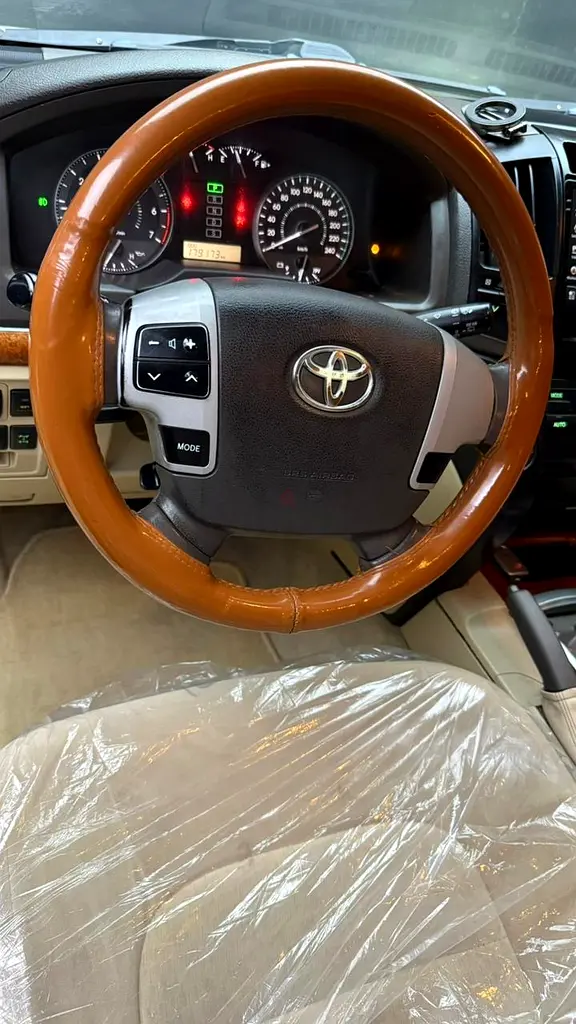 Toyota Land Cruiser GXR 2015 | GCC Specs | Well Maintained - Image 9