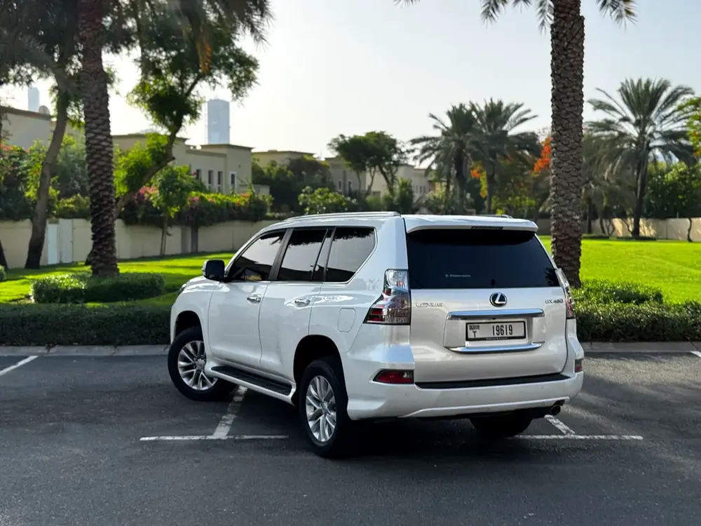 Lexus GX 460 Premium 2023 | GCC Specs | Warranty  Service contract | Original paint -mint condi - Image 6