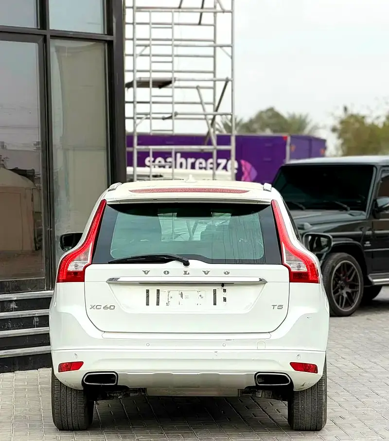 Volvo XC60 2014 GCC Specs - Reliable Luxury SUV in Excellent Condition - Image 10
