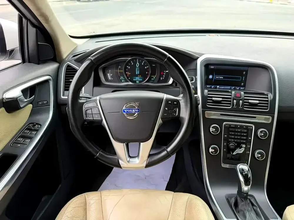 Volvo XC60 2014 GCC Specs - Reliable Luxury SUV in Excellent Condition - Image 5