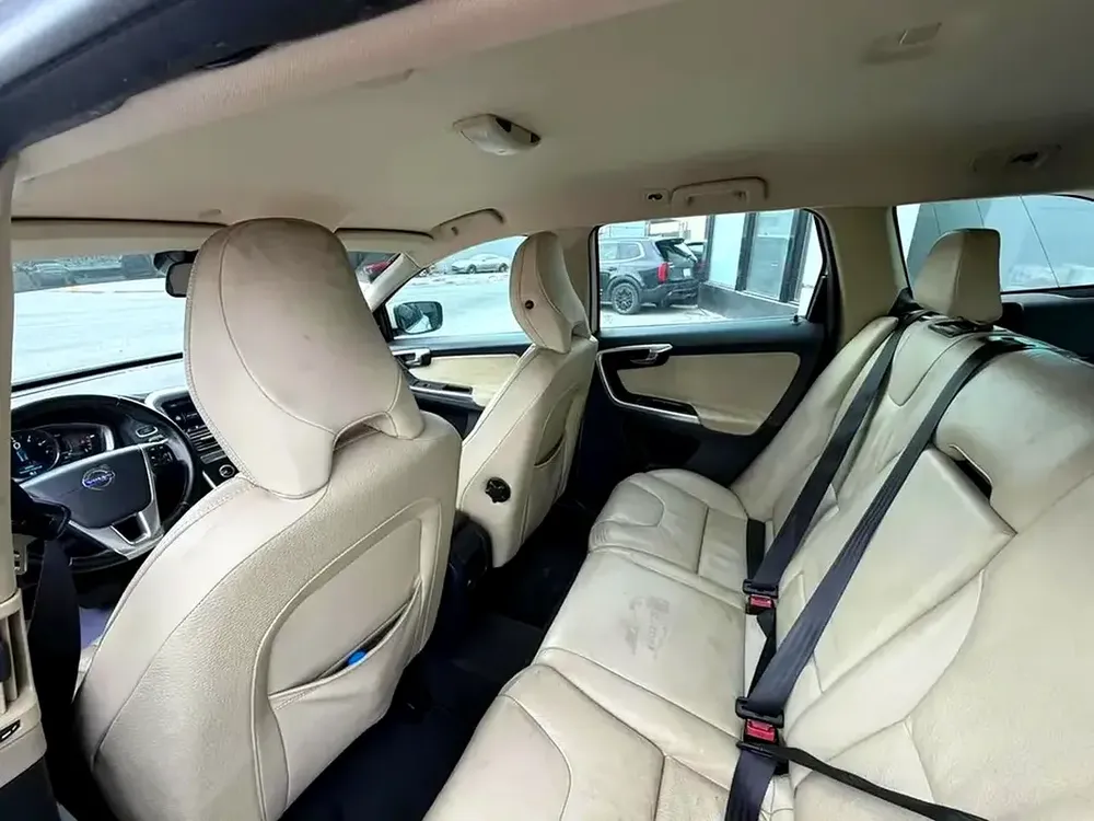 Volvo XC60 2014 GCC Specs - Reliable Luxury SUV in Excellent Condition - Image 7