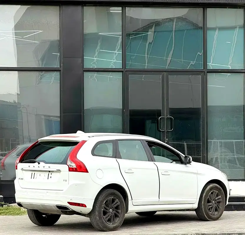 Volvo XC60 2014 GCC Specs - Reliable Luxury SUV in Excellent Condition - Image 8