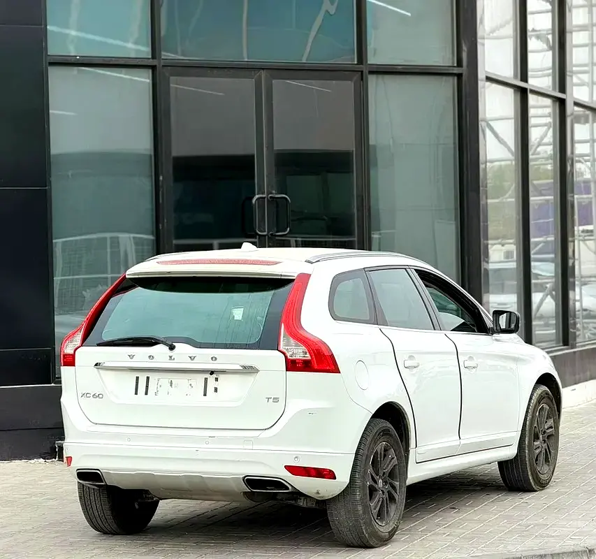 Volvo XC60 2014 GCC Specs - Reliable Luxury SUV in Excellent Condition - Image 9
