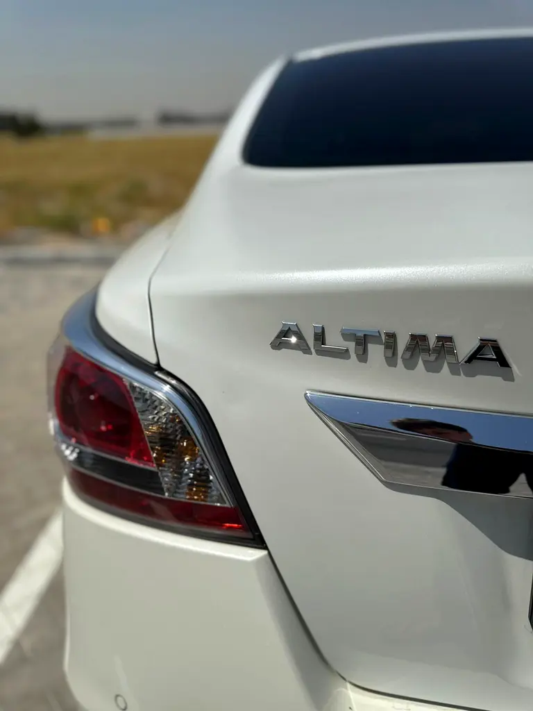 Nissan Altima SL | 2015 | GCC | Full Option | 151,000 km | White / Beige | Fully Serviced - Image 15