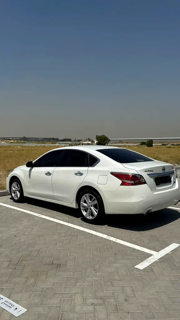 Nissan Altima SL | 2015 | GCC | Full Option | 151,000 km | White / Beige | Fully Serviced - Image 4