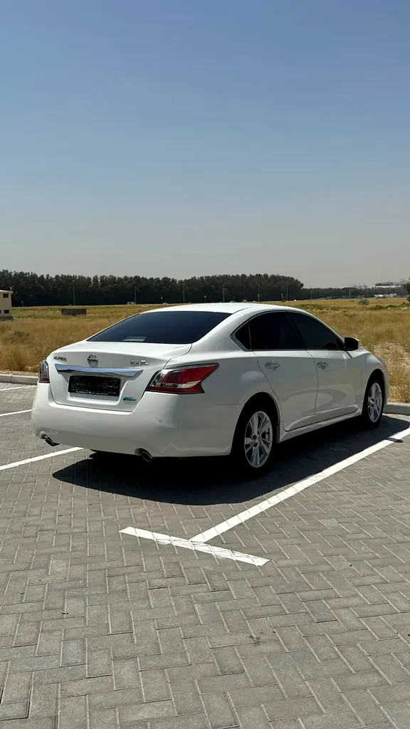 Nissan Altima SL | 2015 | GCC | Full Option | 151,000 km | White / Beige | Fully Serviced - Image 6