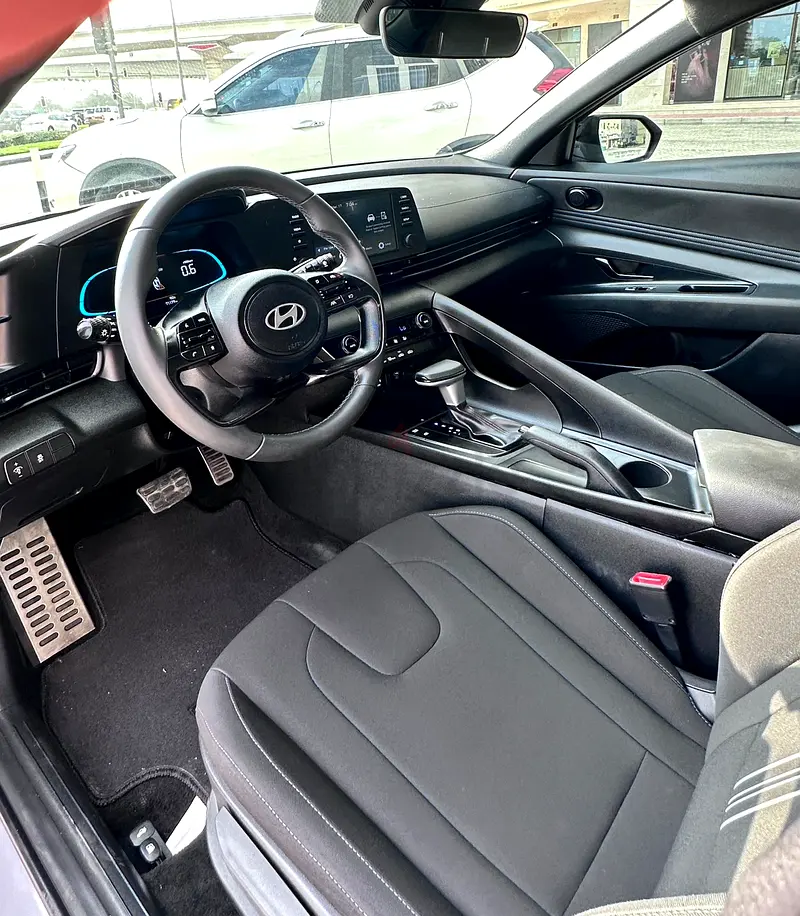 2025 Hyundai Elantra SE | American Specs | Near New Condition - Image 5