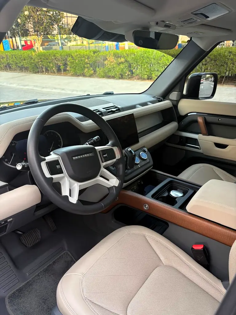 Land Rover Defender 130 SE P400 - Image 6