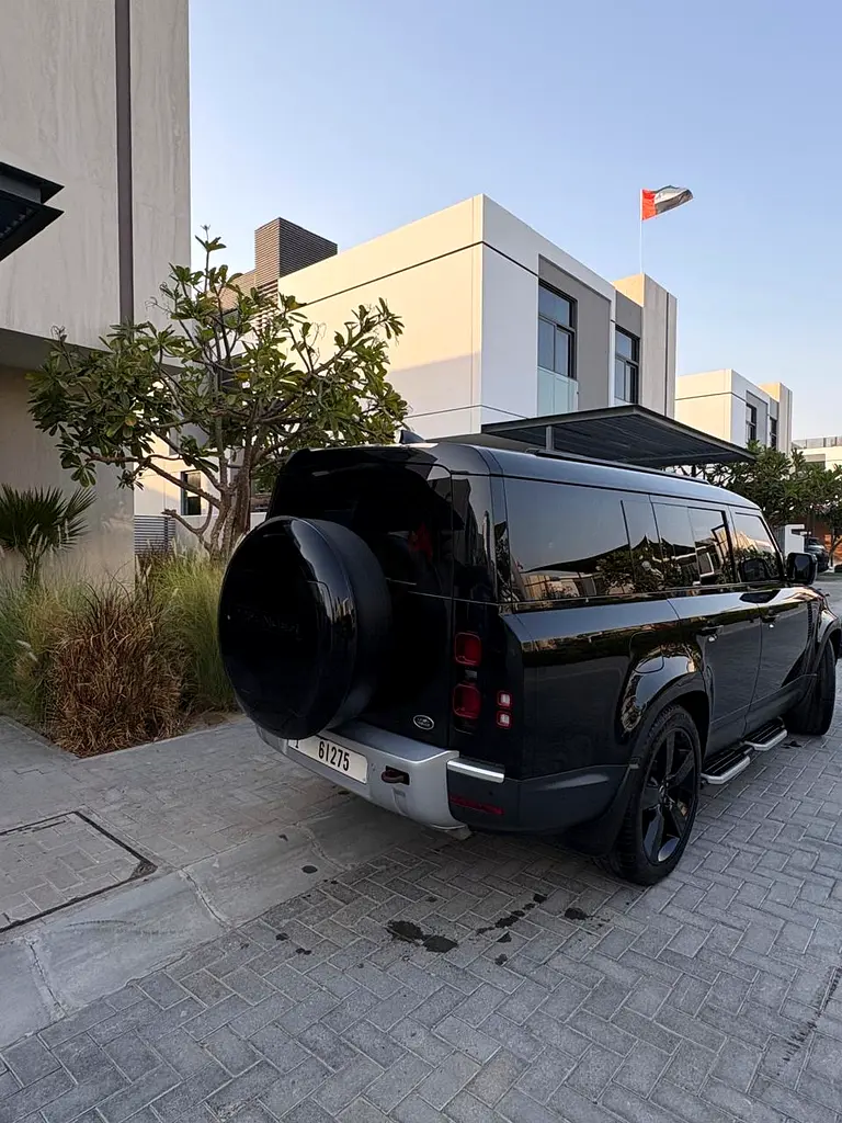 Land Rover Defender 130 SE P400 - Image 9