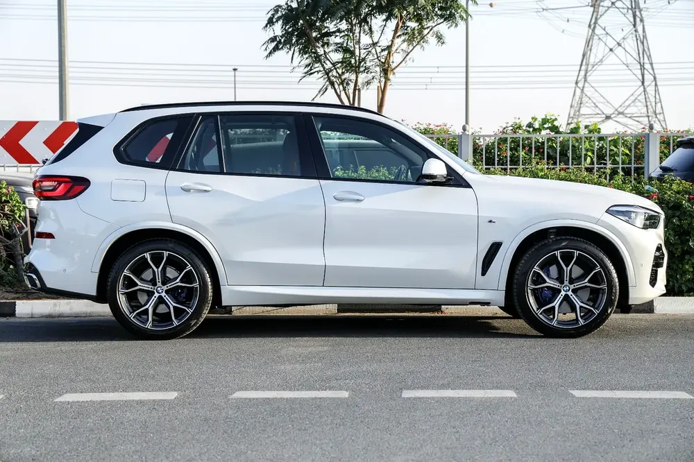 BMW X5 xDrive40i M Kit 2022 | 23,000 KM | GCC | Warranty + Service Until 2027 - Image 7