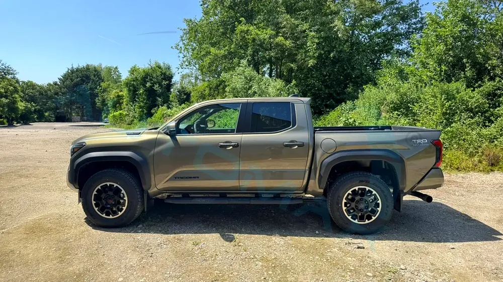( Only For Export ) 2026 Toyota Tacoma TRD Off-Road Premium iFORCE MAX Hybrid 2.4T 4x4 BRAND NEW - Image 20
