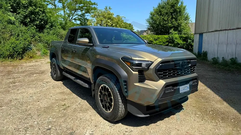 ( Only For Export ) 2026 Toyota Tacoma TRD Off-Road Premium iFORCE MAX Hybrid 2.4T 4x4 BRAND NEW - Image 4