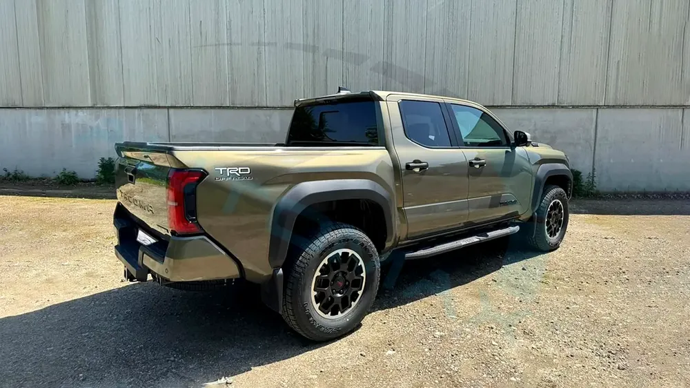 ( Only For Export ) 2026 Toyota Tacoma TRD Off-Road Premium iFORCE MAX Hybrid 2.4T 4x4 BRAND NEW - Image 7