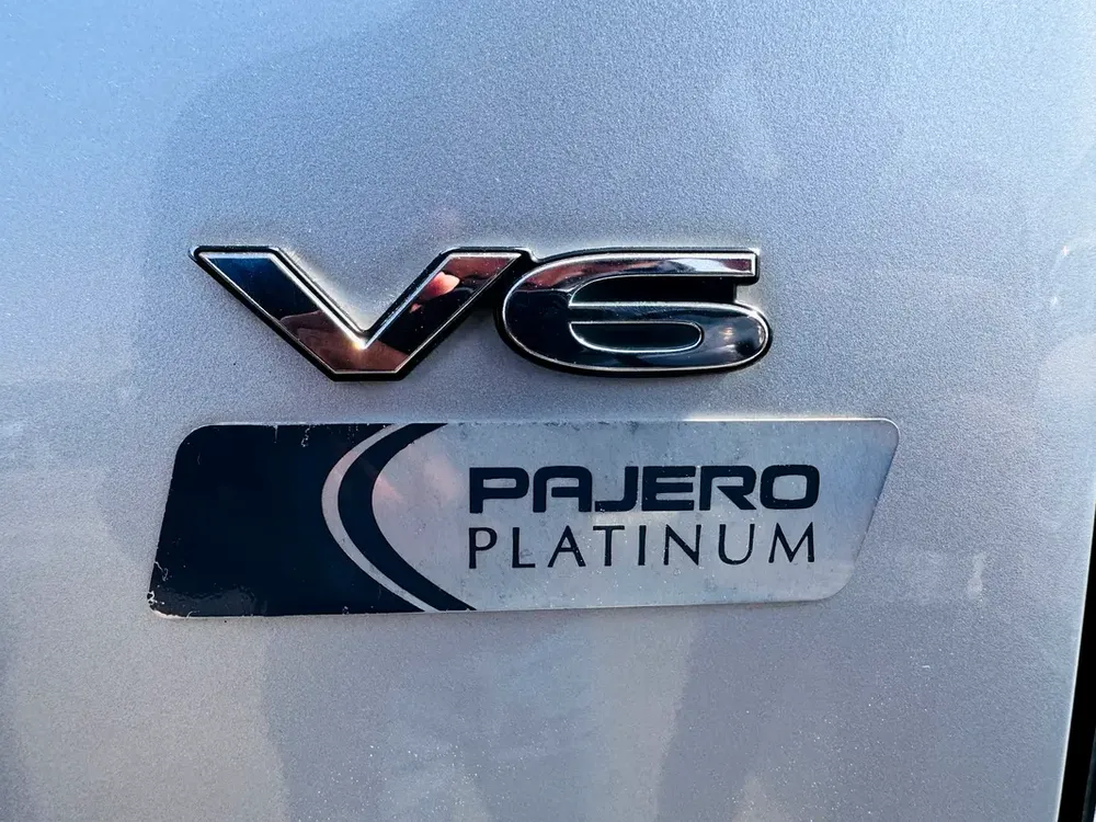 Mitsubishi Pajaro // Gcc space // Top option // No Accident // Good conditions - Image 15