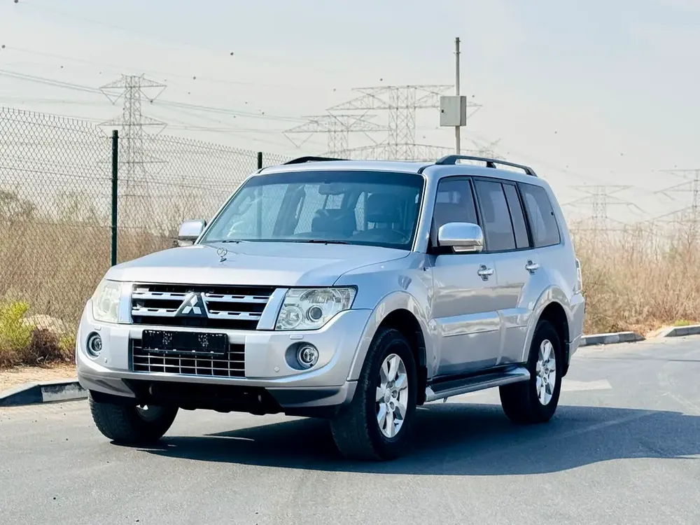 Mitsubishi Pajaro // Gcc space // Top option // No Accident // Good conditions - Image 6