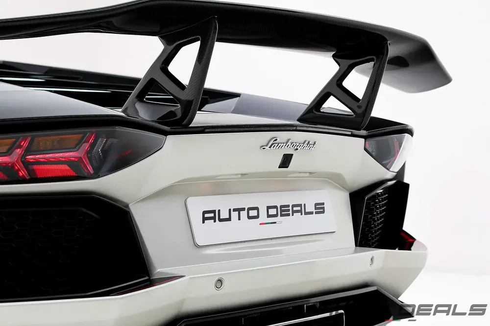 2016 Lamborghini Aventador Pirelli Edition | GCC Specs | Low Mileage | Fully Loaded | 6.5L V12 - Image 11