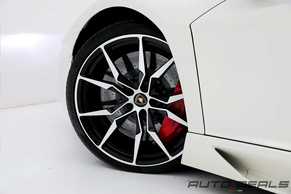 2016 Lamborghini Aventador Pirelli Edition | GCC Specs | Low Mileage | Fully Loaded | 6.5L V12 - Image 12