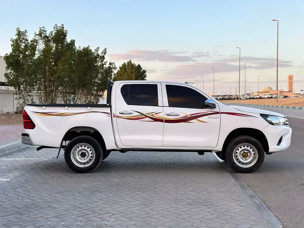 Toyota Hilux // Diesel Engine // 4WD Drive // Gcc space // power window // good conditions - Image 4