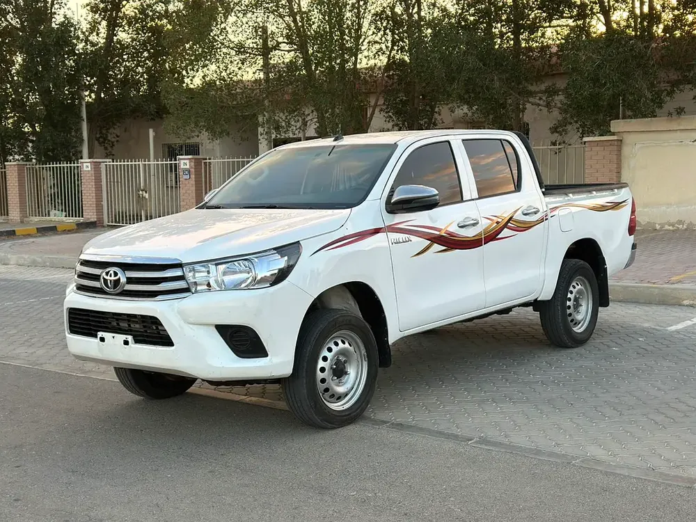 Toyota Hilux // Diesel Engine // 4WD Drive // Gcc space // power window // good conditions - Image 6