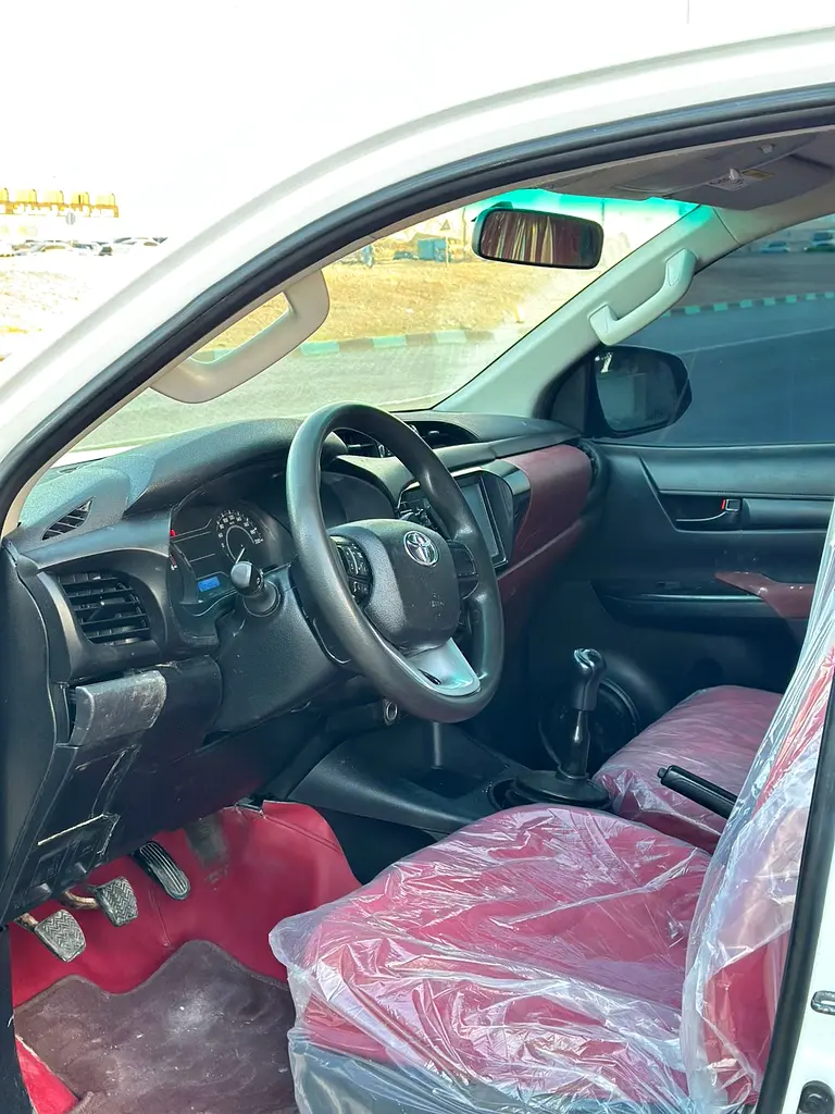 Toyota Hilux // Diesel Engine // 4WD Drive // Gcc space // power window // good conditions - Image 9